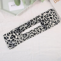 Leopard print light gray